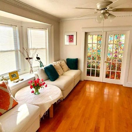Near Train Station Gorgeous 3-Bedroom Apartment With Patios 波士顿 外观 照片