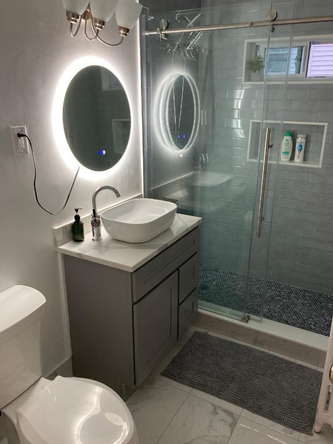 Near Train Station Gorgeous 3-Bedroom Apartment With Patios 波士顿 外观 照片