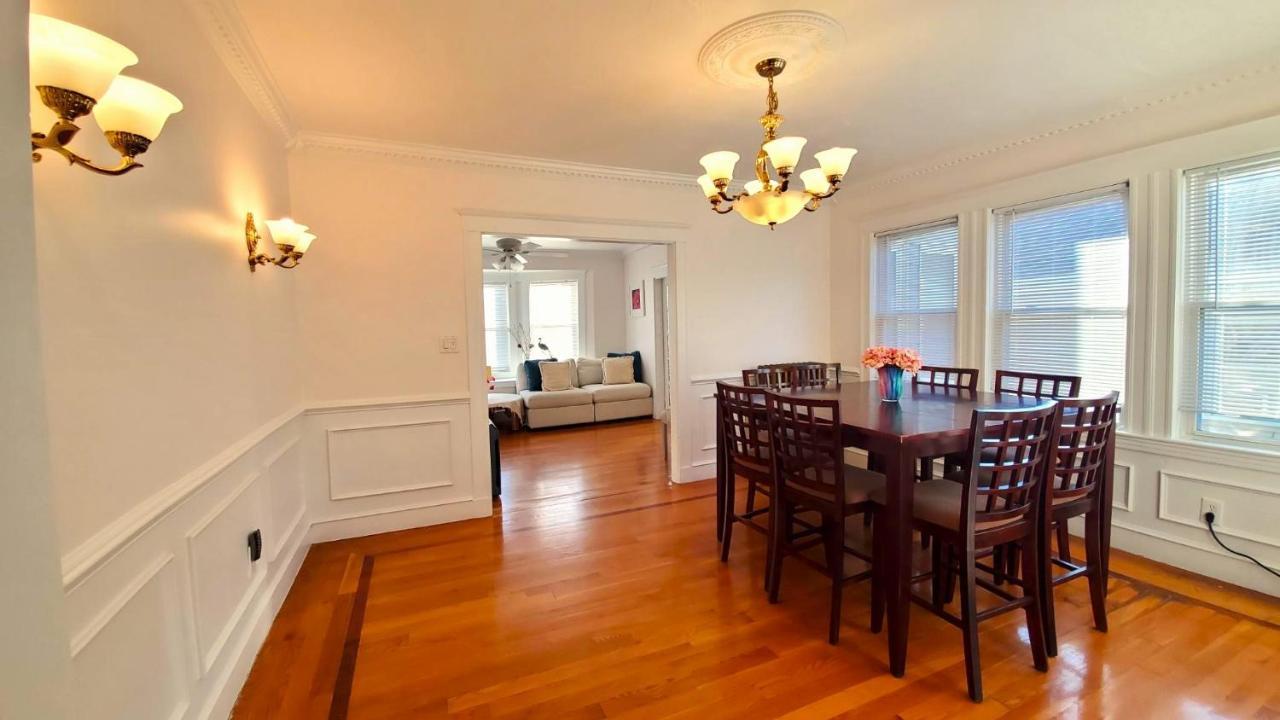 Near Train Station Gorgeous 3-Bedroom Apartment With Patios 波士顿 外观 照片