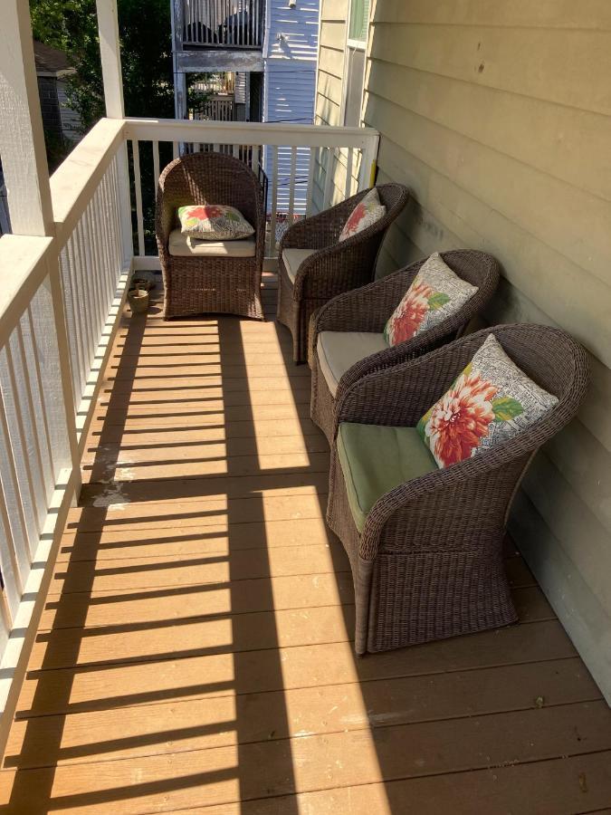 Near Train Station Gorgeous 3-Bedroom Apartment With Patios 波士顿 外观 照片